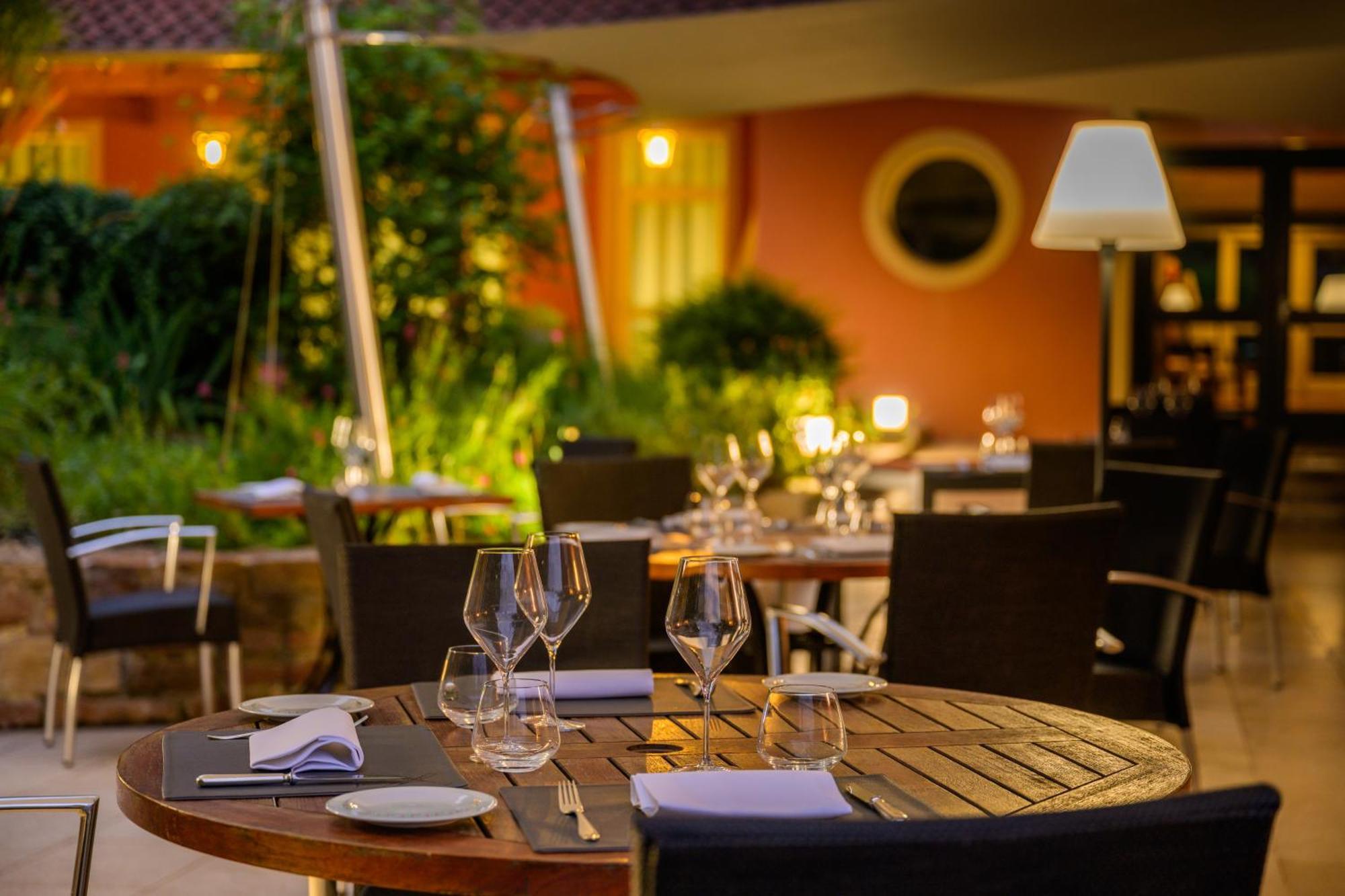 Le Moulin Du Gastronome Hotel Charnay-les-Macon Luaran gambar